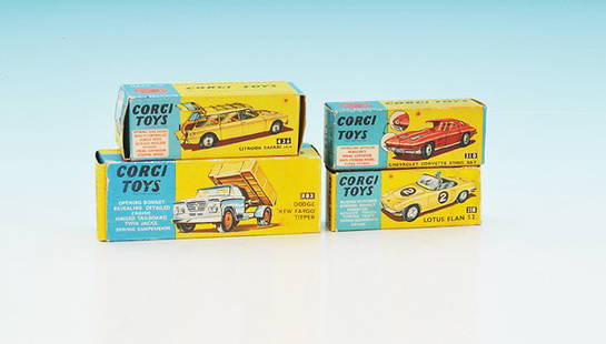 4 CORGI Autos in OKTs: 1 Lastkipper, 3 PKWs, guter Zustand, in OKTs.