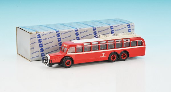 CONRAD Postbus von 1938: Maßstab 1:43, 30,5 cm, Guss, rot, mit Zertifikat, neuwertig, im OKT.