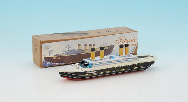 WELBY Blech-Schiff "TITANIC": Länge 34 cm, einfache Fertigung, Gebrauchsspuren, Besichtigung erforderlich, im OKT.