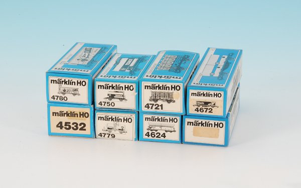 Konvolut MARKLIN Wagen: zumeist 80er Jahre, gut erhalten, in OKTs.