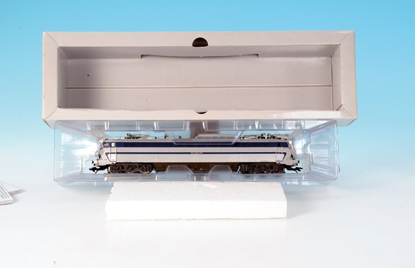 MARKLIN franz. E-Lok 39402: digital mit MFX, gut erhalten, im OKT mit Lagerspuren.