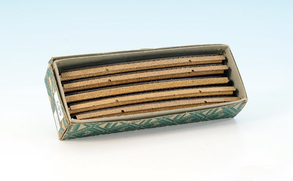 10 MARKLIN Modell-Gleise 3900: A 1/1, gebogen, guter Orig.-Zustand, im OKT mit beschÃ¤digten Etikett.