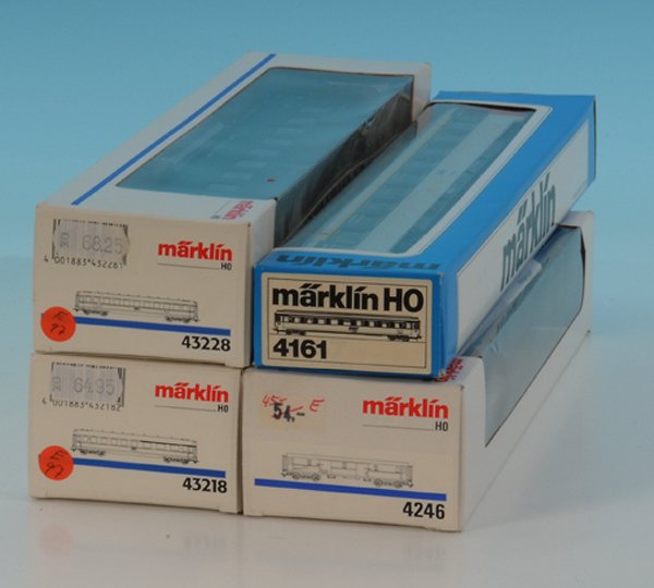 4 MARKLIN D-Zug-Wagen der SNCF: neuwertig, in OKTs.