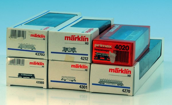 Konvolut MARKLIN Personenwagen: 3 x DB, 2 Holzwagen der SJ, MARKLIN SchienenbusanhÃ¤nger, sehr gut, in OKTs.