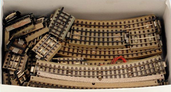 Konvolut MARKLIN Mittelleitergleise: teilweise mit Farbresten vom Anlagenbau. Besichtigung erforderlich!