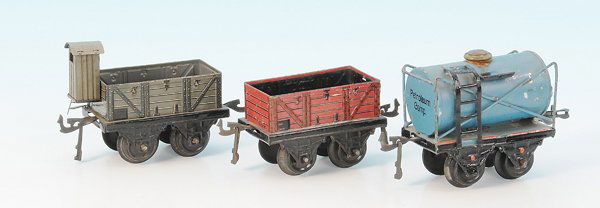3 BING GÃ¼terwagen: 2x Hochbordwagen, 1x Petroleum-Wagen. Noch gut erhalten.