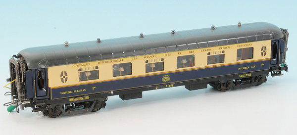 ELETTREN int. Pullmanwagen 1. Klasse: Blech, Drehgestelle ohne SchÃ¤den, Faltenbalge mit FeuchtigkeitsschÃ¤den, sonst gut erhalten.