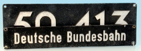2 Replika Lokschilder 50 413 und Eigentumsschild DB: Alterungsspuren, Besichtigung erforderlich.
