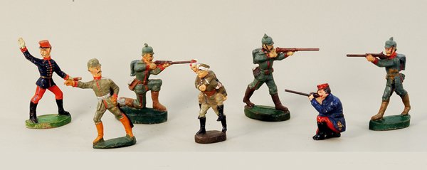 7 Soldaten WK 1: ungemarkt, 8,5 cm, 5 Deutsche, 2 Franzosen, Besichtigung erforderlich.