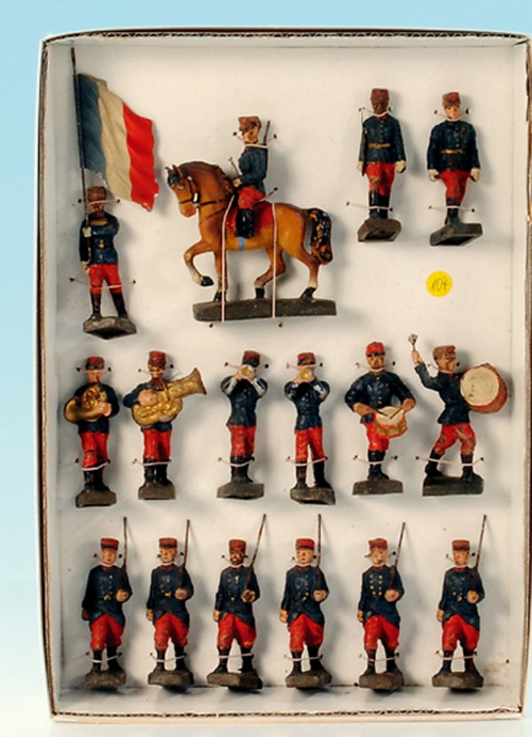 16 LINEOL Soldaten der franz. Armee: Masse, verschiedene TÃ¤tigkeiten verrichtend. Noch gut erhalten.