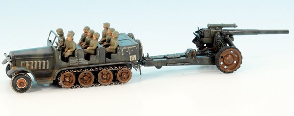 TCO Truppentransporter mit Flak: Blech, Uhrwerkantrieb, mit Massefiguren, gut erhalten.