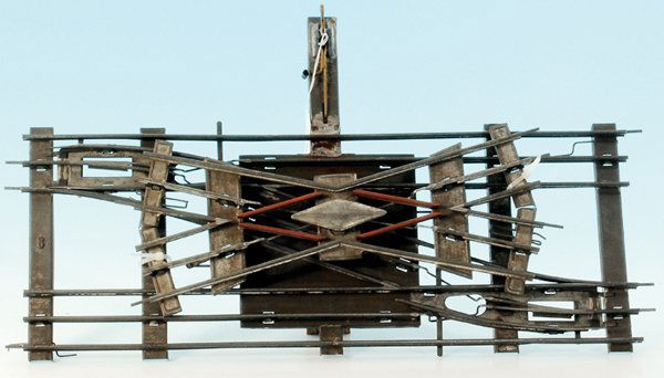 MARKLIN Parallelweiche 3610 PW, Spur 1: fÃ¼r 8er Kreis, 3-Leiter, dazu eine Kreuzung, Weichenlaterne fehlt, LÃ¶tstelle, Korrosion.