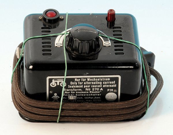 MARKLIN Trafo 170 A: guter orig.-Zustand, original Kabel und Stecker.