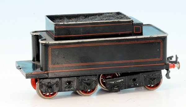 groÃŸer BING Tender 4 achs.: fÃ¼r 11874/1 PACIFIC Dampflok, LÃ¤nge 23 cm, schwarz handlackiert, massive GussrÃ¤der, guter Orig.-Zustand, leichte Gebrauchsspuren.