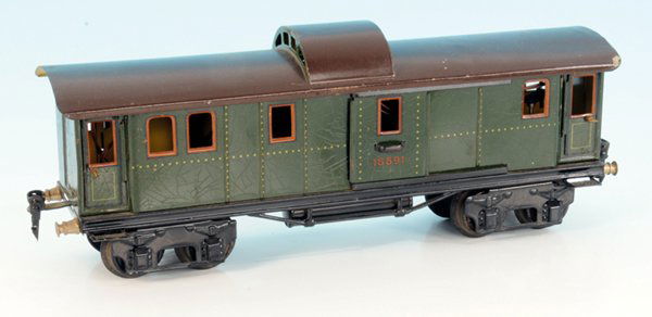 MARKLIN Packwagen 1889/1: 33 cm, grÃ¼n, Oberlichtdach braun handlackiert, kaum LackschÃ¤den, jedoch einige Lackrisse.