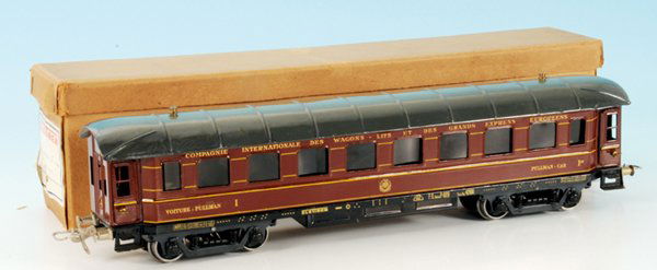 ELETTREN CIWL Schlafwagen: 41 cm, rot, Dach grau handlackiert, mit Inneneinrichtung, gefederte Schwanenhals-Drehgestelle, guter Orig.-Zustand, leichte Gebrauchsspuren, im OKT. In dieser Lackierung eine groÃŸe RaritÃ¤t!