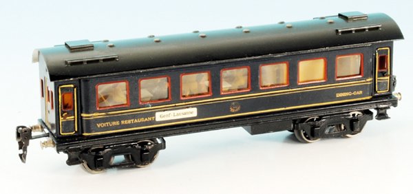 MARKLIN int. Speisewagen 1846/0 G: 29,5 cm, blau handlackiert, Dach alte, gelÃ¶tete AusfÃ¼hrung, grau, mit Inneneinrichtung und 5 Originalfiguren, massive RÃ¤der, Zuglaufschilder Genf-Lausanne, guter Orig.-Zustand.