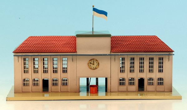 DOLL GroÃŸstadtbahnhof 5/842: 50 x 18 cm, handlackiert, mit Beleuchtung, durchbrochene Fenster, sehr gefÃ¤llig.