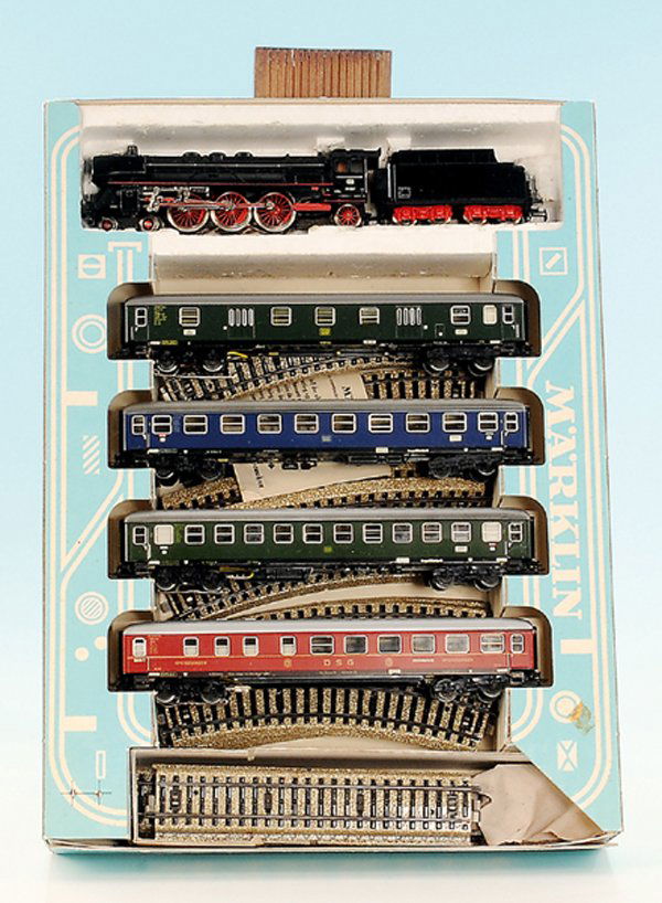 MARKLIN Schnellzug 3148: guter Orig.-Zustand, leichte Gebrauchsspuren, im OKT, dieser geklebt.