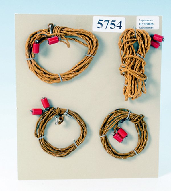4 MARKLIN Stoffkabel von 1935: Kunststoffstecker, guter Orig. Zustand.