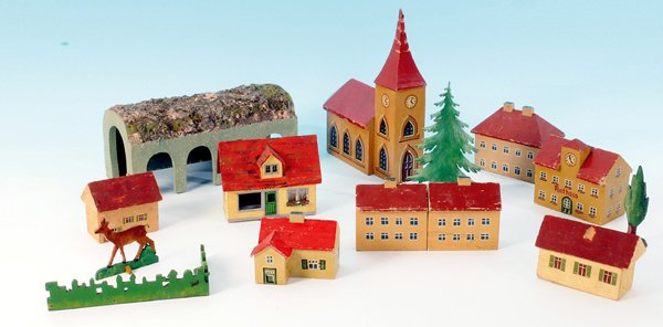 Konvolut HolzhÃ¤user: dazu BÃ¤ume und Figuren, guter Zustand. Besichtigung erforderlich!