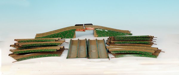 TippCo Reichsautobahn: Blech, lithogr., Fahrzeuge fehlen, einige Korrosionsschaeden, dazu nostalgische Blechdosen, Besichtigung erforderlich.