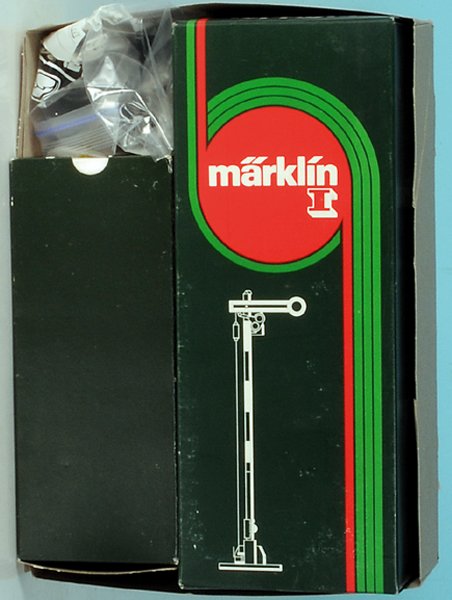 Konvolut MARKLIN Zubehoerteile, Spur 1 neu: Hauptsignal 5611, Vorsignal 5612, Kontaktgleis 5991, 4 Radsaetze, sehr gut, in OKTs.