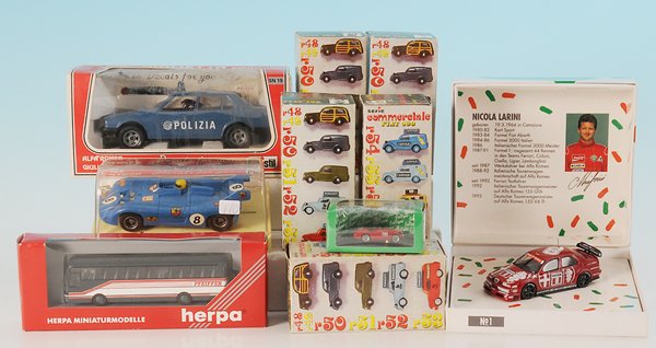 10 Modellautos: verschiedene Fabrikate, in OKTs, Besichtigung erforderlich.
