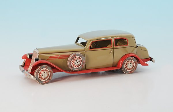 PAYA Replika groÃŸe Limousine: Laenge 50 cm, Uhrwerkantrieb, beleuchtete Stirnlampen, guter Zustand.