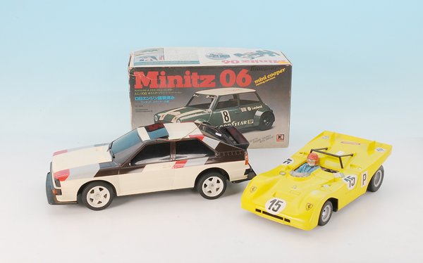 3 Rennautos: Plastik, Gebrauchsspuren, Besichtigung erforderlich.