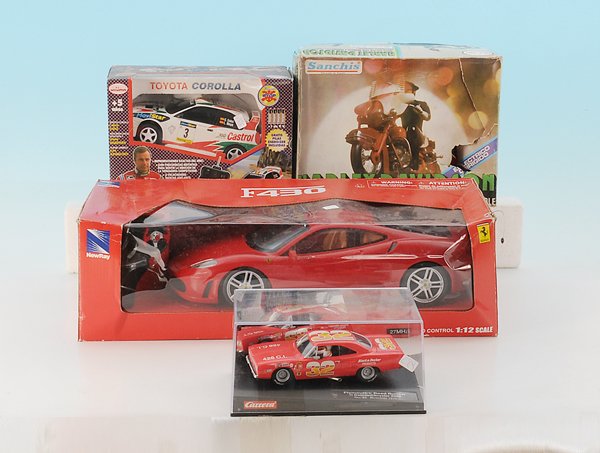 3 Rennwagen, 1 Motorrad: verschiedene GroeÃŸen, Besichtigung erforderlich.