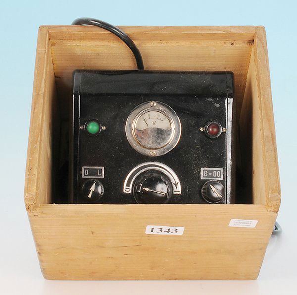 MARKLIN groÃŸer Bahntrafo 13470 CG: Kabel erneuert, Schuko-Stecker, ansonsten neuwertig, in Orig.-Holzkiste.