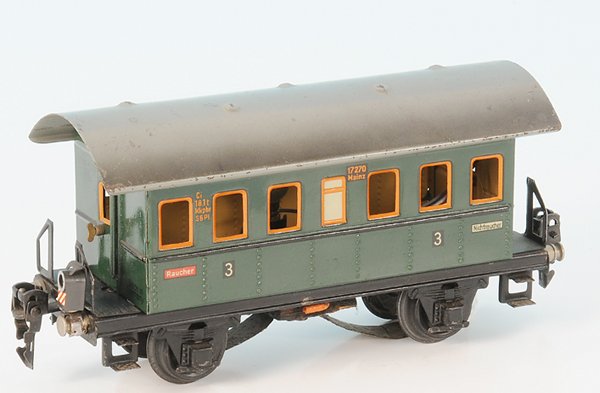 MARKLIN Personenwagen 1727/0: 18,5 cm, Innenbeleuchtung und Schleifer unfachmaennisch eingebaut.