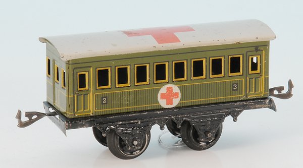 BING Rot-Kreuz-Wagen: 13,5 cm, gruen, Dach weiÃŸ, minimale Gebrauchsspuren.