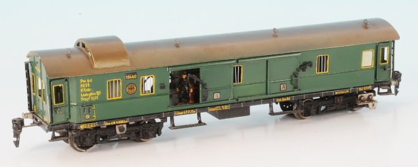 MARKLIN Packwagen 12944/0, mit Pfeife: 40 cm, teilweise ueberlackiert, Dach neulackiert, Pfeife mit leichten Rissen, Besichtigung erforderlich.