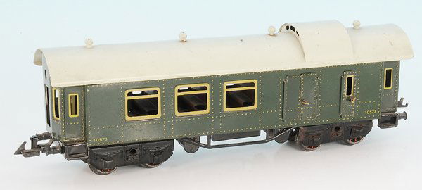 BING Packwagen 10/573/0: 31 cm, gruen, Dach weiÃŸ, guter Orig.-Zustand, minimale Gebrauchsspuren, 1 Kupplung beschaedigt, 1 Achslagerblende fehlt.