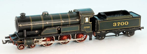 BING Dampflok gez. 3700: 2'C, mit 3 achs. Tender, 39 cm, gruen/schwarz lithogr., 1 Tenderachse fehlt, guter Orig.-Zustand, leichte Gebrauchsspuren.