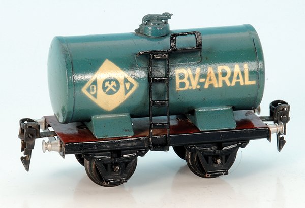 MARKLIN Kesselwagen 1774/0 "BV-ARAL": 13 cm, Orig.-Zustand, minimale Austupfungen.