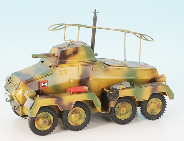 Replika Panzer-Spaehwagen: 29 cm, 4 achs., elektrische Beleuchtung, guter Zustand.