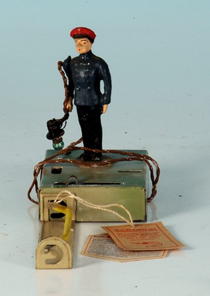 KIBRI mechanischer Fahrdienstleiter: Betaetigung durch den fahrenden Zug, mit Beleuchtung, guter Orig.-Zustand, mit Kontrollzettel.