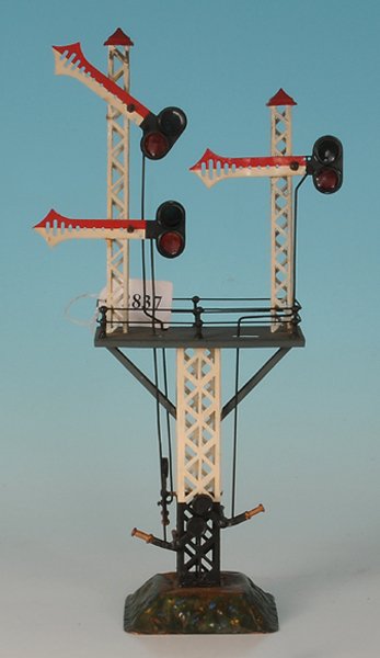 BING Etagensignal: Hoehe 40 cm, Signallampen fehlen, ansonsten guter Orig.-Zustand, leichte Gebrauchsspuren.