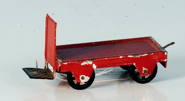 MARKLIN Gepaeckkarren 2681: 8 cm, rot, Lackschaeden, Gebrauchsspuren, Fahrer fehlt, Besichtigung erforderlich.