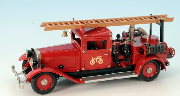 MARKLIN Feuerwehr: 37,5 cm, Uhrwerkantrieb, besetzt mit 4 Feuerwehrleuten, guter Zustand.