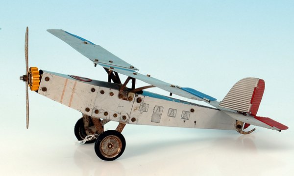 DUX Baukasten Flugzeug: LÃ¤nge 33 cm, silbern handlackiert, ohne Antrieb, teils deutliche Gebrauchsspuren, Besichtigung empfohlen.