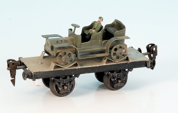 MÃ„RKLIN MilitÃ¤rtransport-Personenwagen 1925/8400/3/0: 14,5 cm, viersitziger Personenwagen, mit Aufschrift: E.T.D., Halterungsstifte fÃ¼r Figuren abgebrochen, ansonsten guter Orig.-Zustand, leichte Gebrauchsspuren.