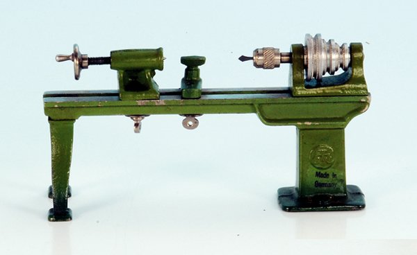 MÃ„RKLIN Betriebsmodell "Drechselbank": 15 cm, hellgrÃ¼n handlackiert, guter Orig.-Zustand.