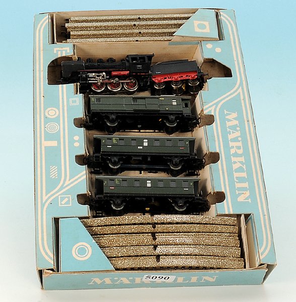 MÃ„RKLIN Zugpackung 3103: Inhalt: Dampflok 3003.3, Kunststoff, Dreilichtspitzensignal, 3 DonnerbÃ¼chsen sowie Gleismaterial, Alterungs- und Gebrauchsspuren, Packungsdeckel fehlt.