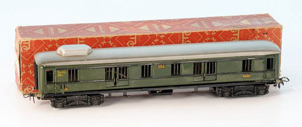 MÃ„RKLIN Packwagen mit Beleuchtung 354 B.5: Blech, groÃŸe mehrteilige Gussdrehgestelle, einige Kratzer am Dach, sonst guter Orig.-Zustand, im OKT mit ersetztem Etikett.