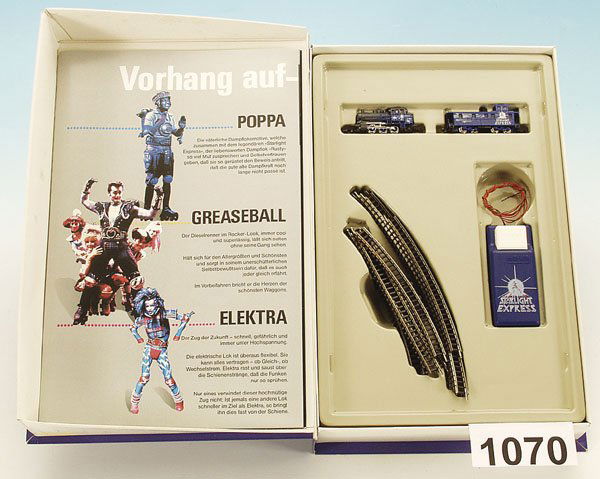 1 MARKLIN Zugpackung "STARLIGHT EXPRESS", Spur Z: Lok BR 80, amerik. Caboose, neuwertig, im OKT.