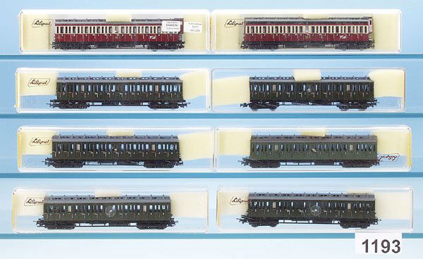 8 Liliput Abteilwagen: 4 achs., 6 x grün, 2 x rot/creme "Ruhr-Schnellverkehr", neuwertig, in OKTs.